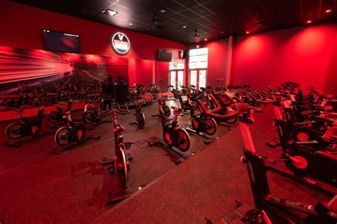 Try waking up 45-60 min earlier on days you want to work out to beat the pre-work crowd. . Vasa fitness lafayette photos